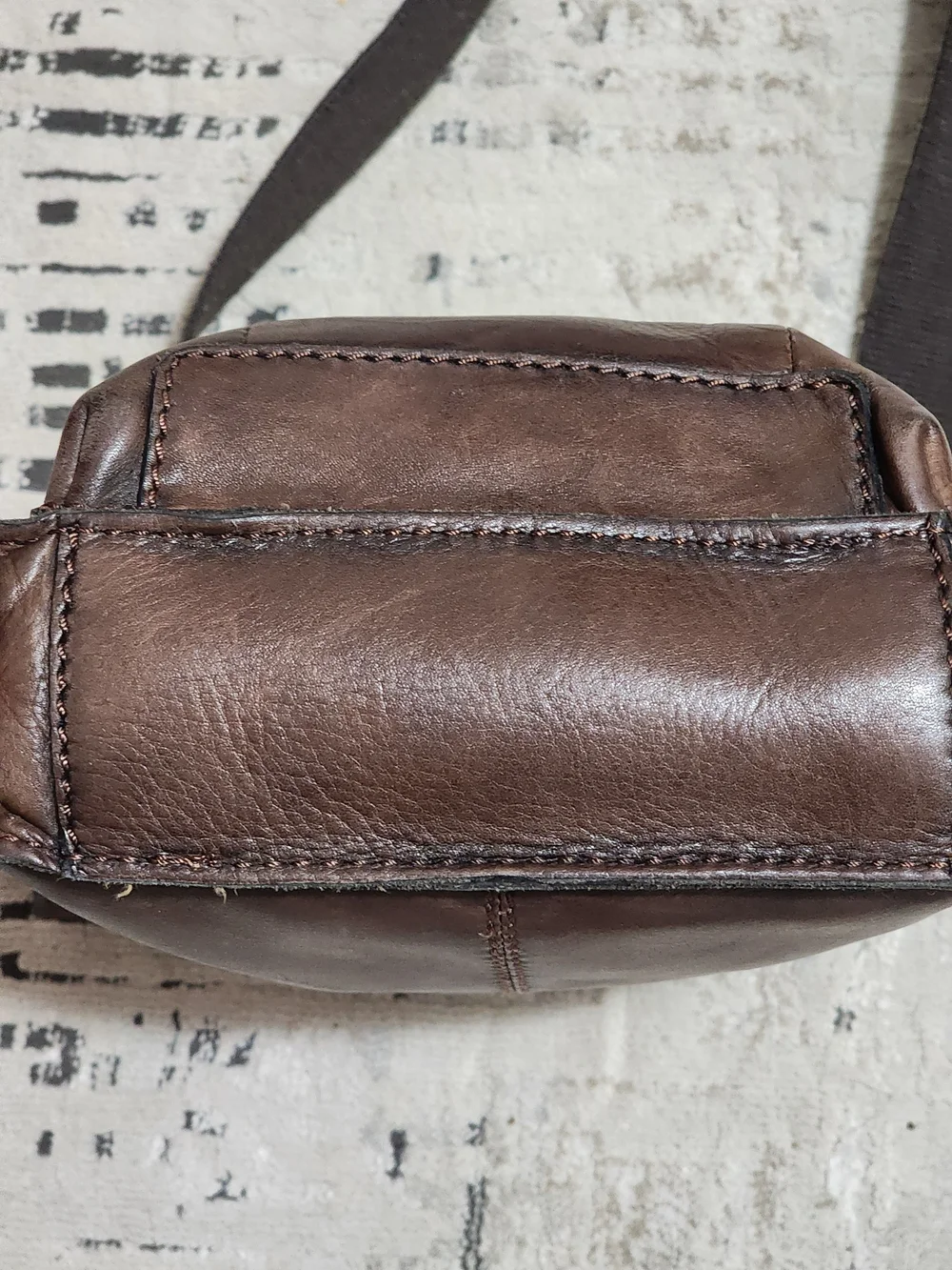 Men's Brown Leather Crossbody Bag - Classic Everyday Carry Muliple Zip Pockets